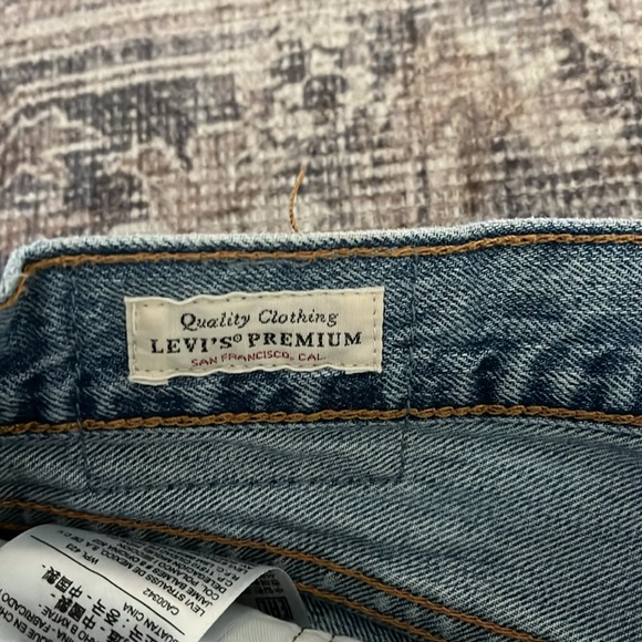 Levi 501 Jean Shorts - Picture 3 of 4